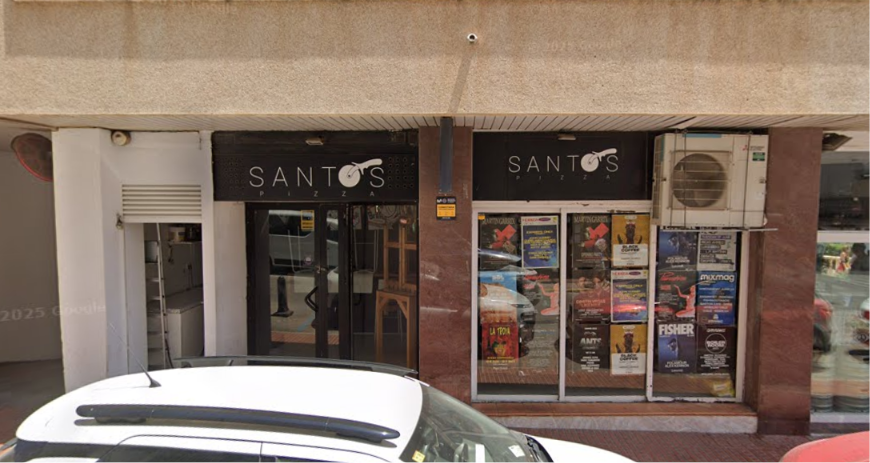 Santo's Pizza storefront in Santa Eulària des Riu